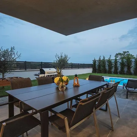 Villa Tika *
