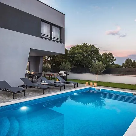 Villa Tika